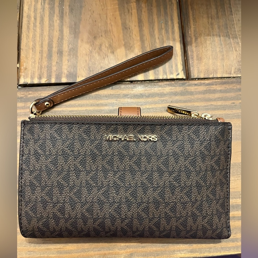 Michael Kors Wristlet